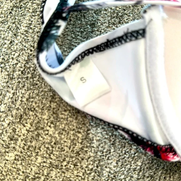 Bikini Top, Size Small. Excellent Condition! Gorgeous Back Details! - Picture 7 of 7
